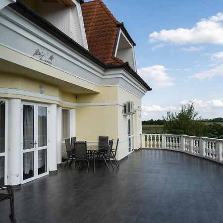 Elite Boutique Villa Oerkeny Orkeny Екстер'єр фото